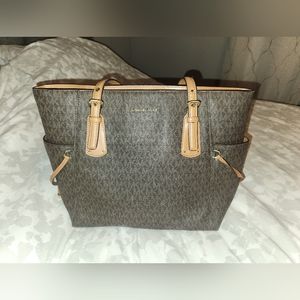 Michael Kors Logo Voyager East West Tote